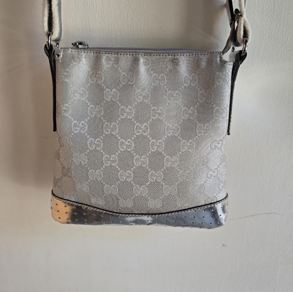 Gucci Silver Guccisima Crossbody Bag - Picture 15 of 16